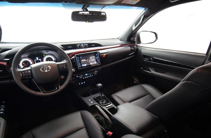 toyota hilux 2020 gr sport interior painel