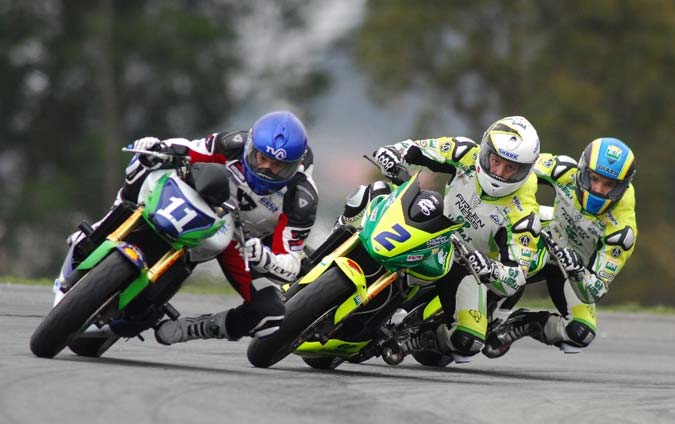 Cidalgo Chinasso e pilotos da Team Scud Petrobras 600 hornet curtiba 2010