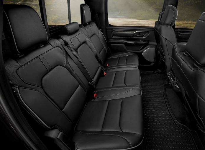 ram 1500 interior banco traseiro