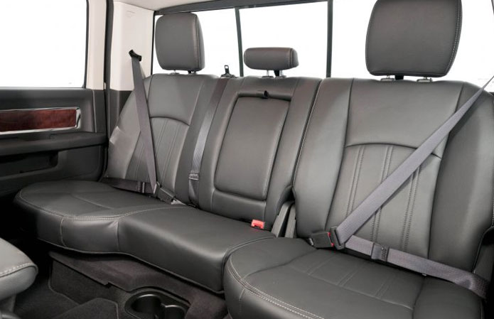 dodge ram 2500 interior banco traseiro