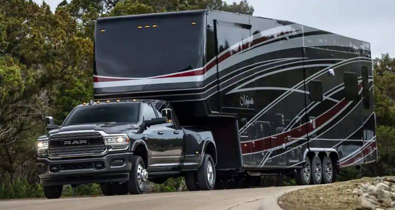 ram 3500 puxando trailer