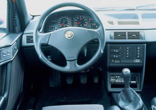 alfa romeo 155 interior