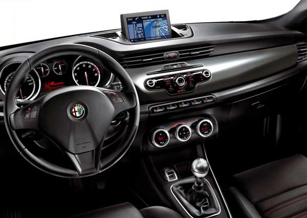 alfa romeo giulietta 2011 interior painel / alfa romeo giulietta dashboard 