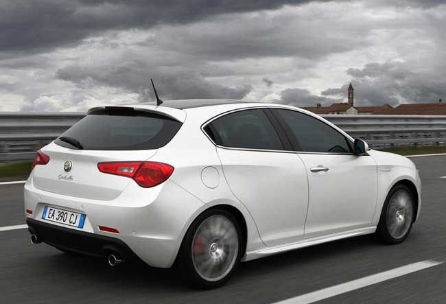 alfa romeo giulietta 2011 traseira