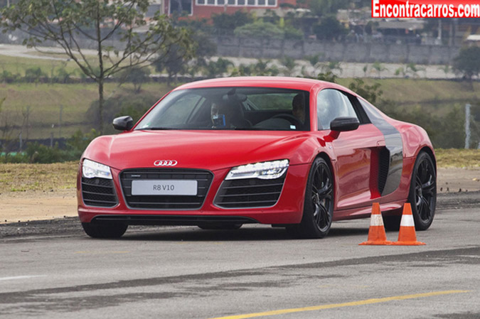 audi r8 plus 2013