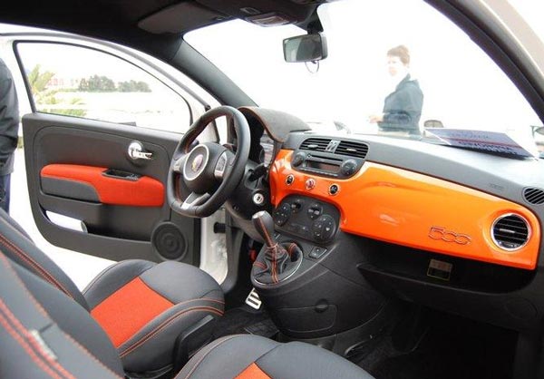 fiat 500 abarth aznom motore centrale interior