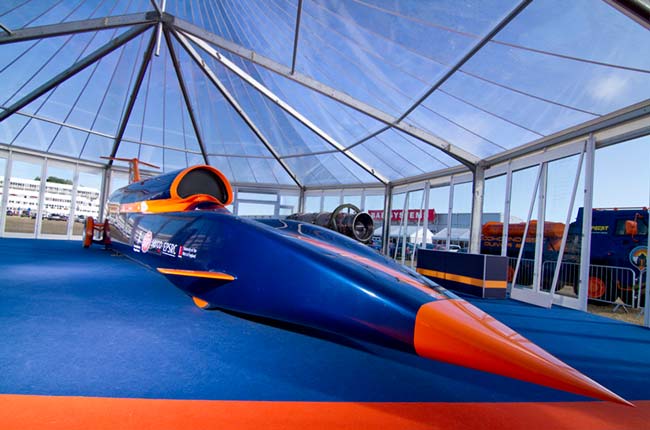 bloodhound ssc supercar / carro foguete