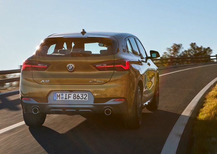 bmw x2 interior banco traseiro