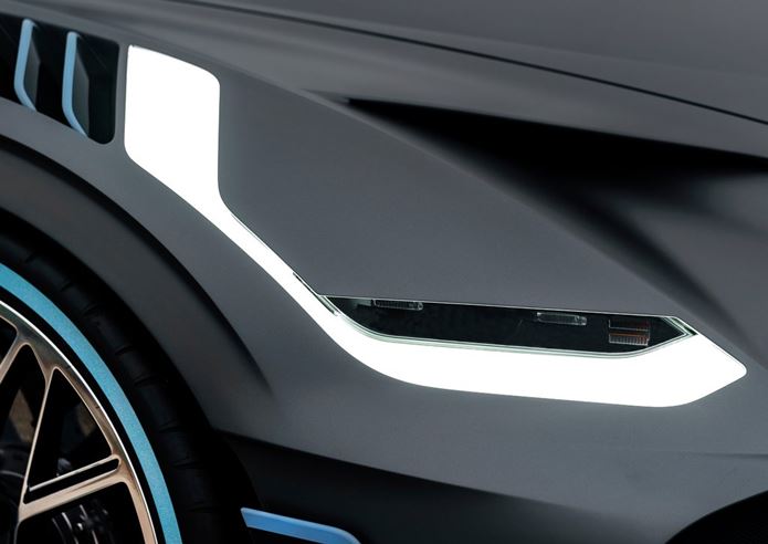 bugatti divo detalhe farol de LED