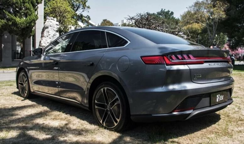 BYD Han 2022 - Em detalhes o super sedan de luxo que chegará ao Brasil em 2022 12 byd han 2022 traseira rear view