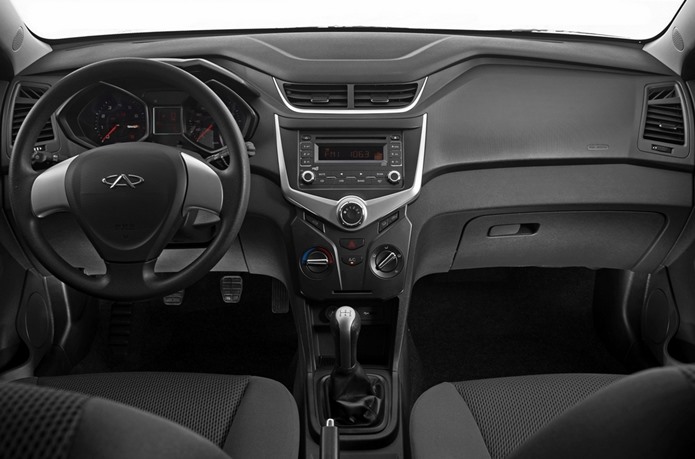 chery celer 2015 interior painel