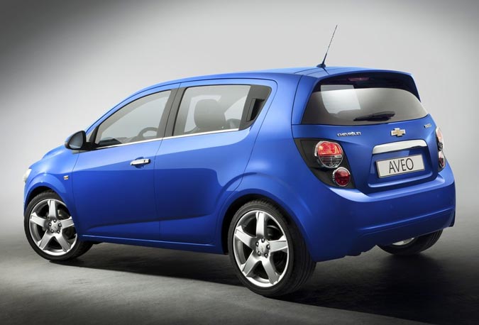 novo chevrolet aveo 2011 2012 traseira