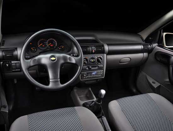 interior novo chevrolet classic 2011