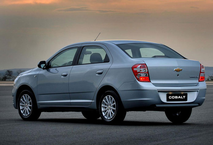 chevrolet cobalt 2012 traseira