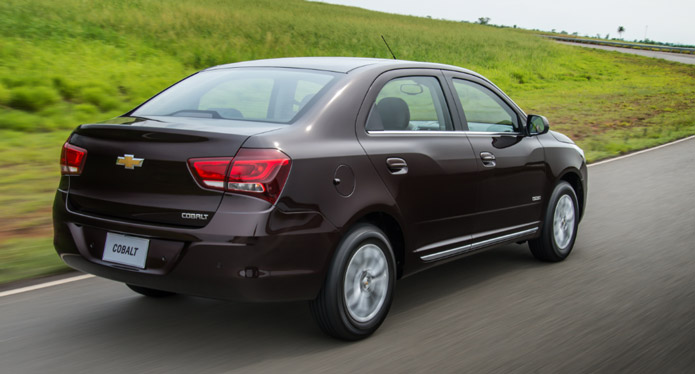 novo chevrolet cobalt 2017 traseira