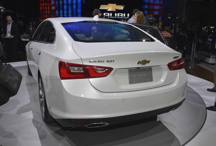 chevrolet malibu 2016 traseira