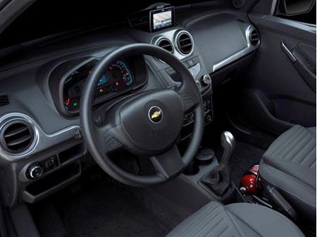 nova chevrolet montana 2011 interior