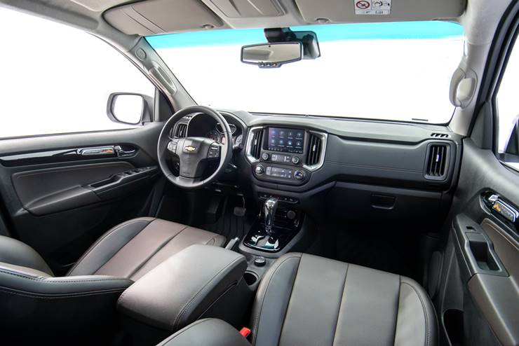 chevrolet s10 high country 2022 interior