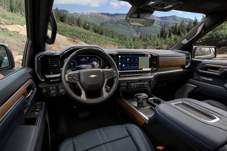 chevrolet silverado 2024 interior painel