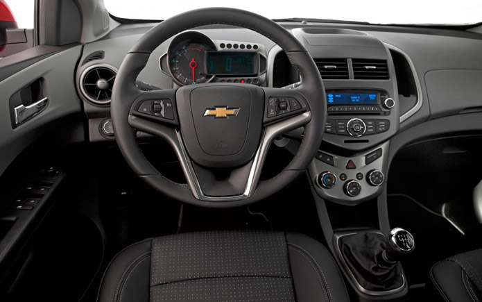 interior novo chevrolet sonic hatch