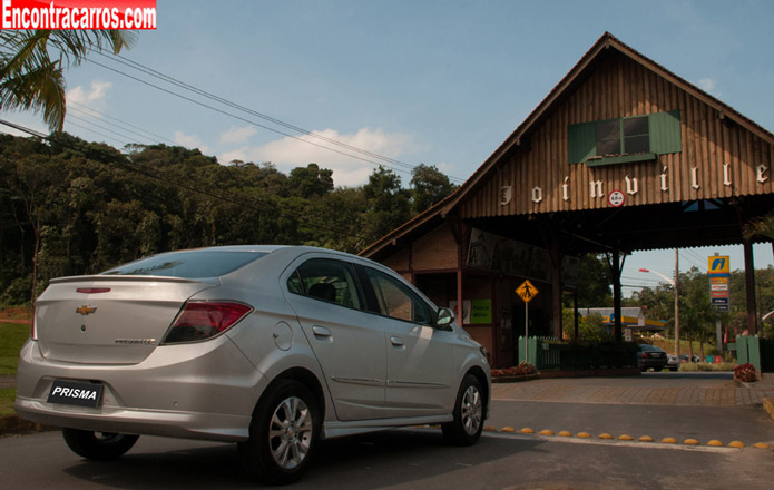 novo chevrolet prisma traseira