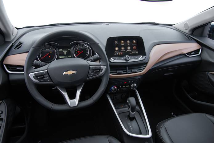 novo chevrolet onix plus interior painel