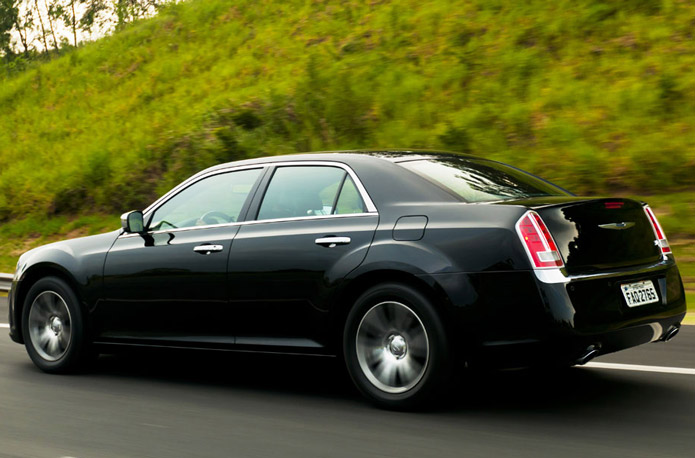 chrysler 300 2012 traseira brasil