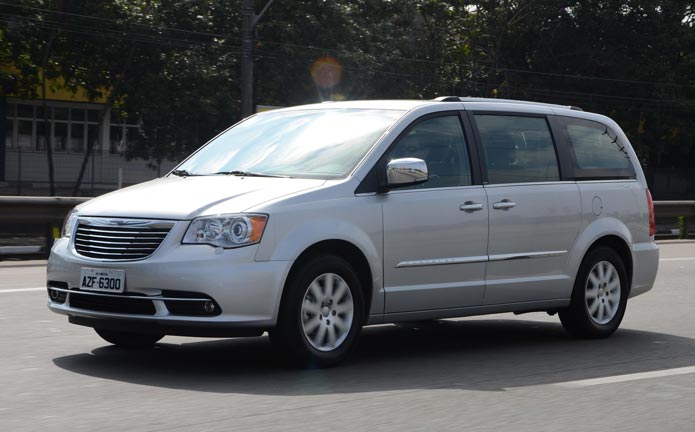 chrysler town country limited 2012
