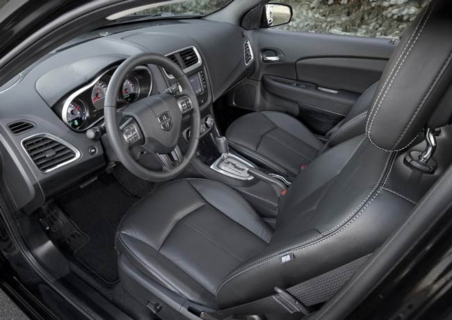 interior dodge avenger 2011