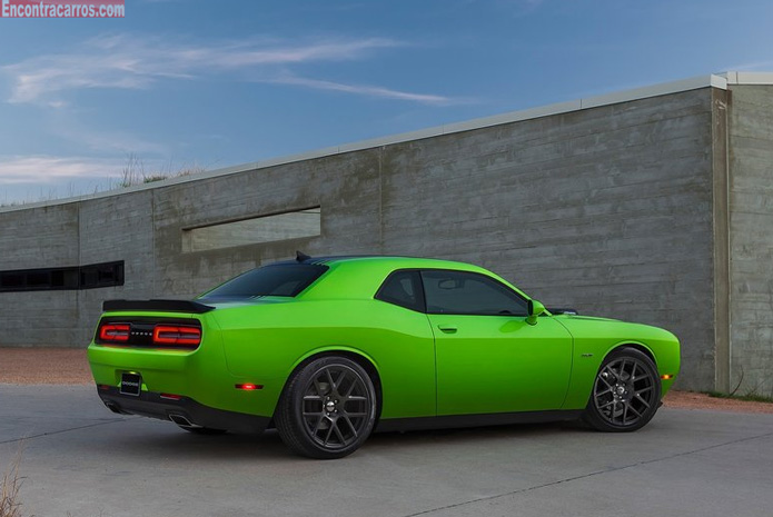 dodge challenger 2015 traseira