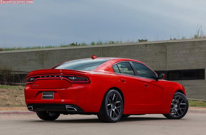 novo dodge charger 2015 traseira