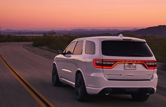 dodge durango srt traseira