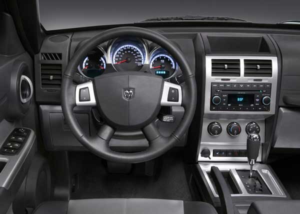 interior dodge nitro