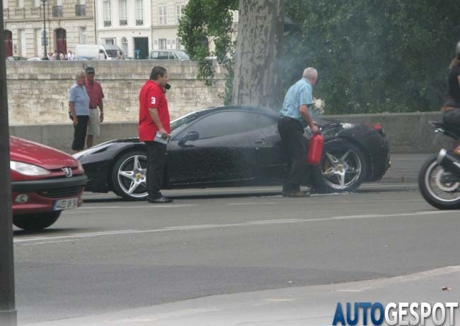 ferrari 458 italia em chamas