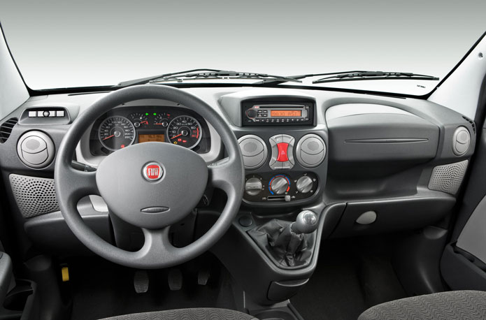 fiat doblo essence interior painel