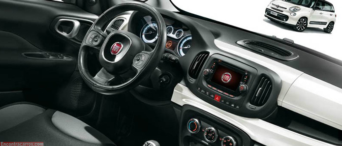 fiat 500L interior