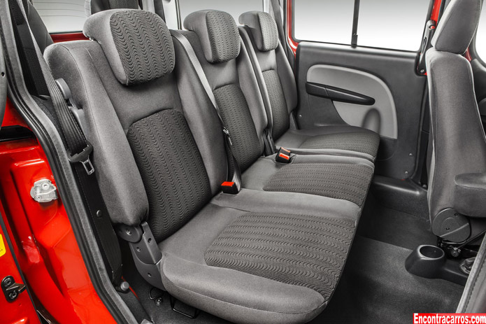 fiat doblo essence 2014 interior banco traseiro