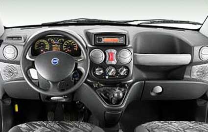 interior do fiat doblo 2009