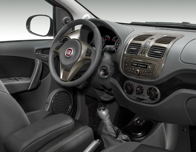 interior novo fiat grand siena