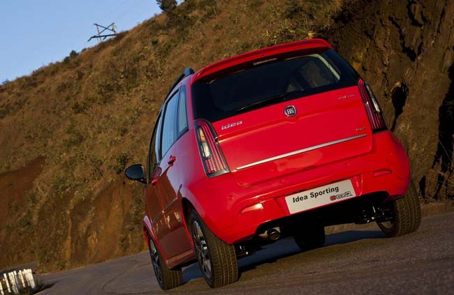 fiat idea sporting traseira