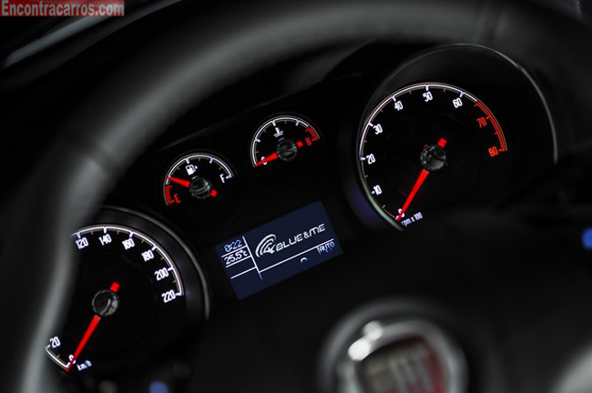 novo fiat linea 2015 brasil interior