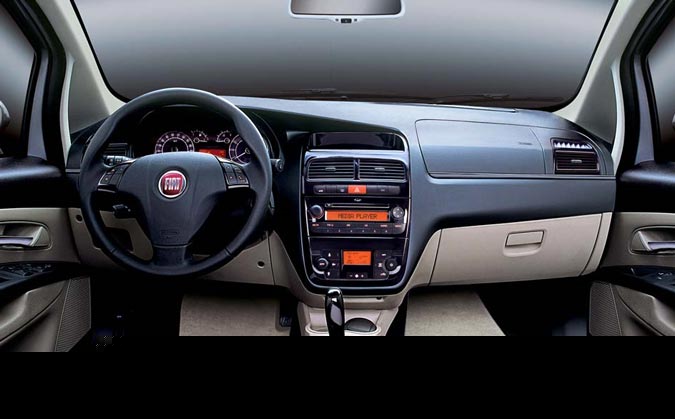 interior painel fiat linea absolute 2011