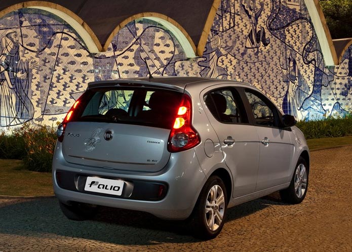 novo fiat palio essence traseira