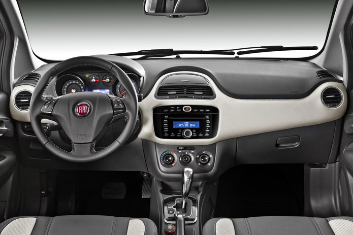 novo fiat punto essece 2013 interior