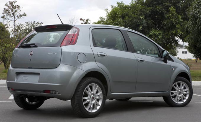 fiat punto 2012 traseira