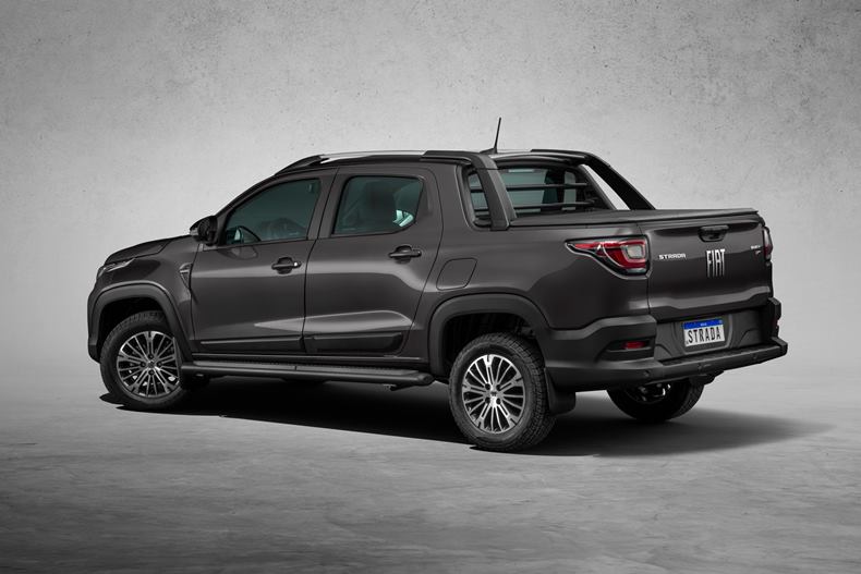 fiat strada ranch 2022 traseira