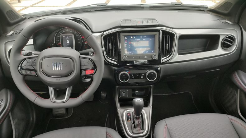 fiat strada ultra 2024 interior