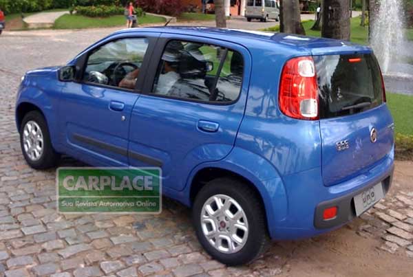 novo fiat uno attractive 2011 traseira