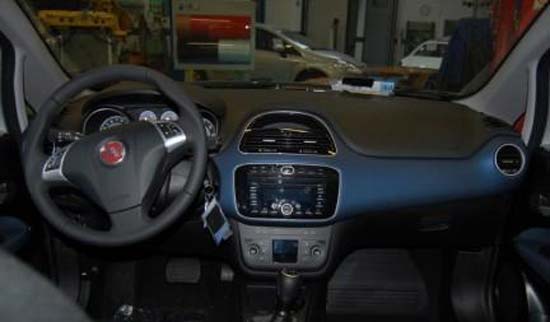 interior novo fiat punto 2010