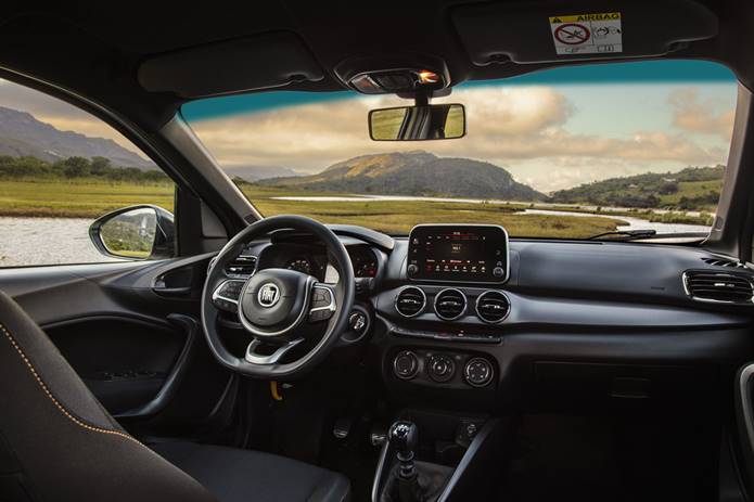 fiat argo trekking interior